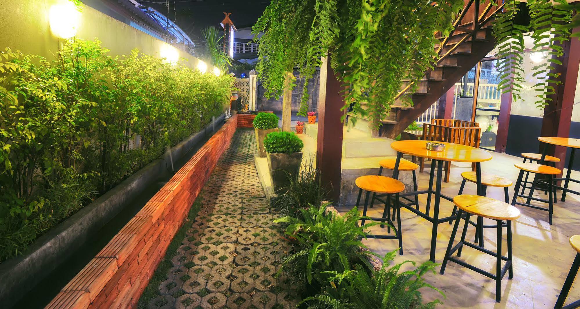 Manon Hostel Csiangmaj Kültér fotó