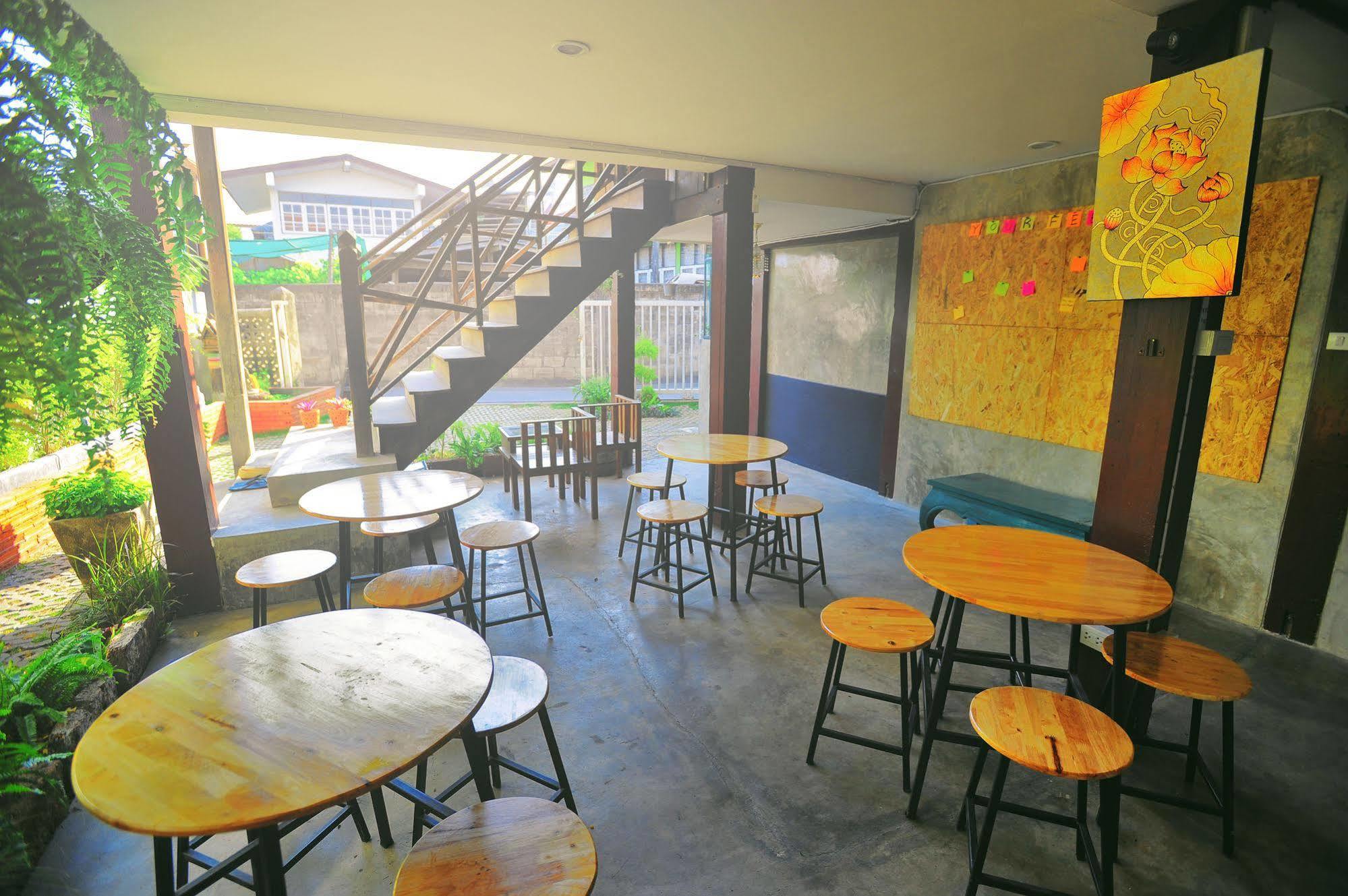 Manon Hostel Csiangmaj Kültér fotó